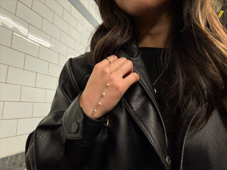 new york styling inspo hand chain jewelry fashion
