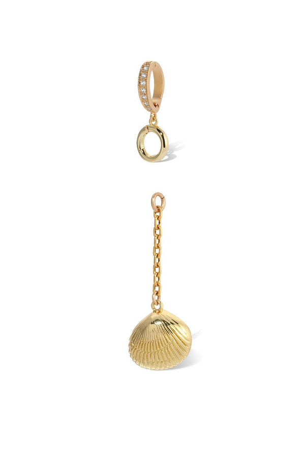 NAiiA Jewelry_Golden Seashell Charm Product Photo