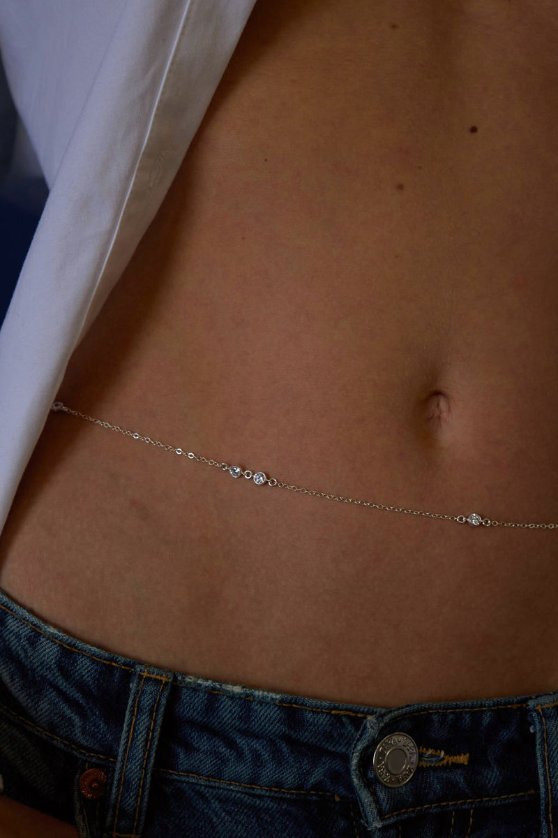 NAiiA Sabrina Belly chain in silver on model close up